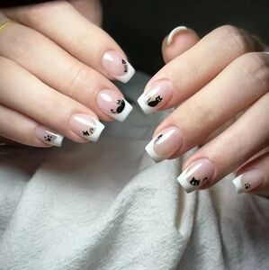 🐢2/$15 Black Cat French Tip Press On Nails